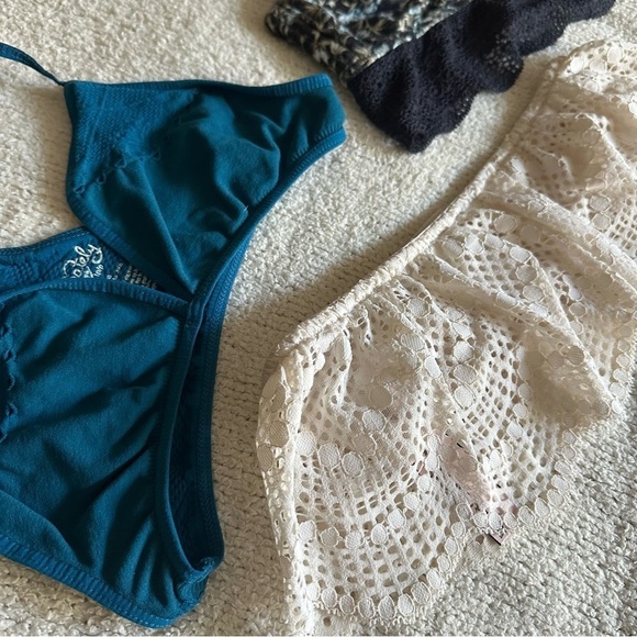 Free People Victoria’s Secret Lace Bralette Bundle XS (3) - Picture 4 of 8